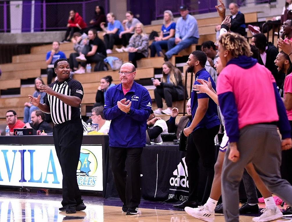 Longtime Coach Sloan Announces Retirement from College Basketball