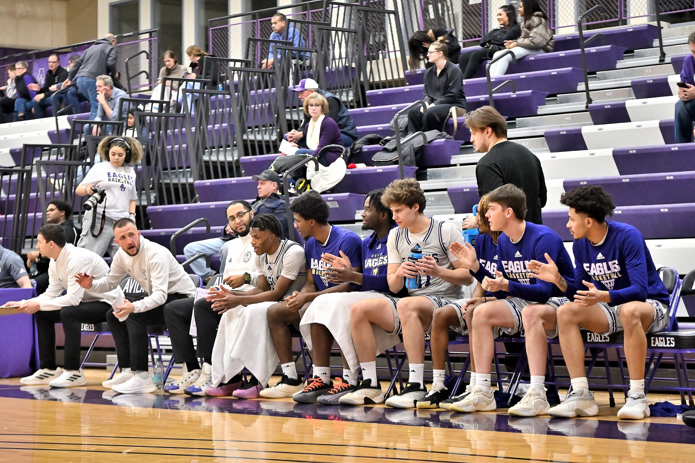 HIGH-SCORING MEN&rsquo;S BASKETBALL DROPS CLOSE GAME TO NO. 17 FRIENDS