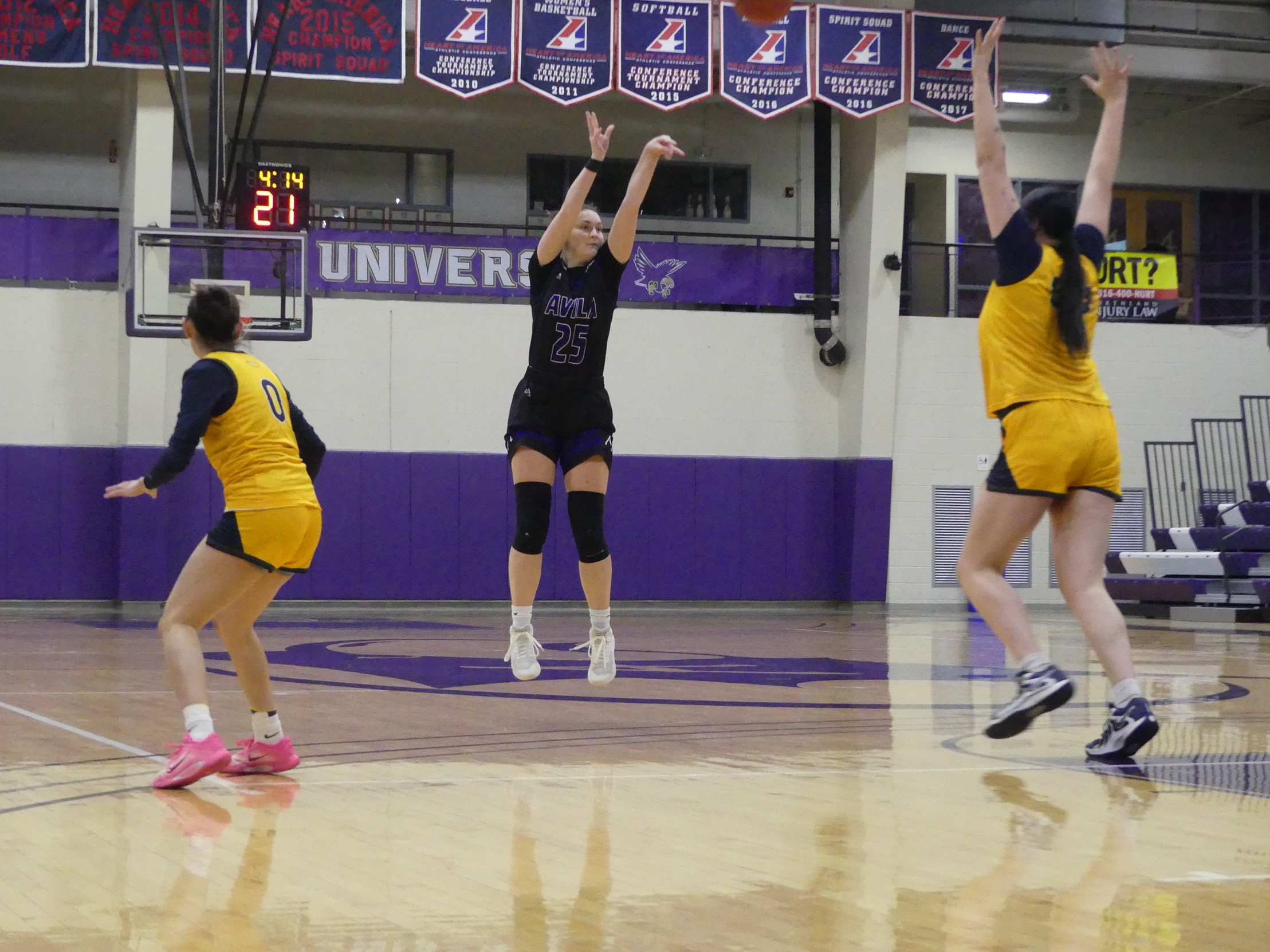 LATE FOUL CALL GIVES WOMEN&rsquo;S BASKETBALL CLOSE LOSS TO ST. MARY